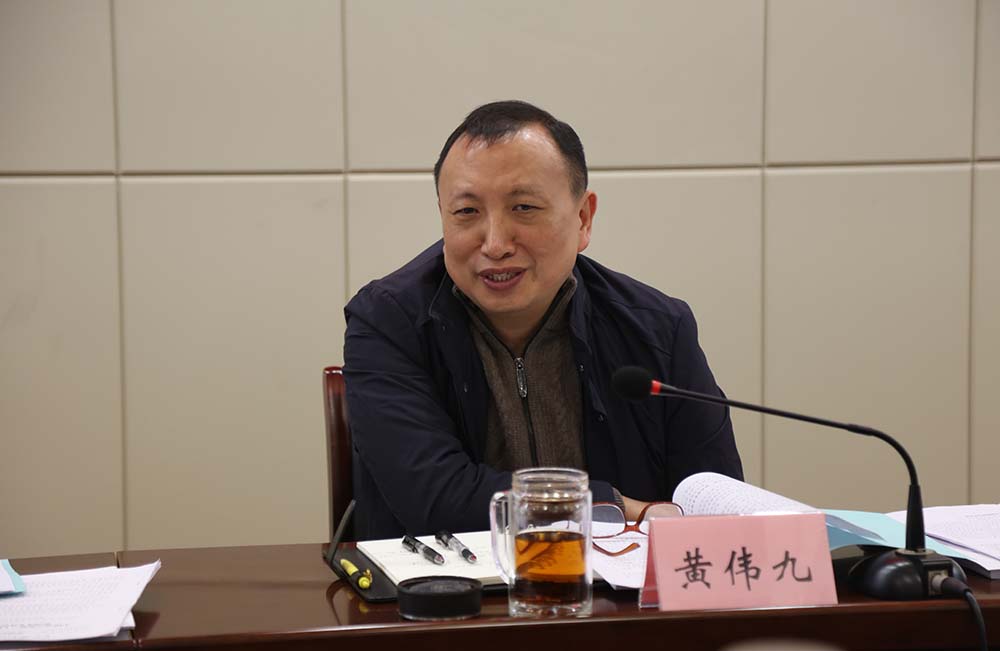 黄校长缩剪2.jpg