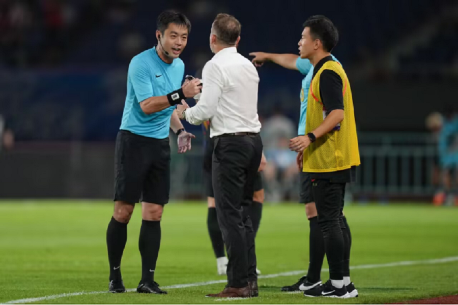 beat365官网教师国际级足球裁判金京元主哨国足u24二战韩国（1）450.png